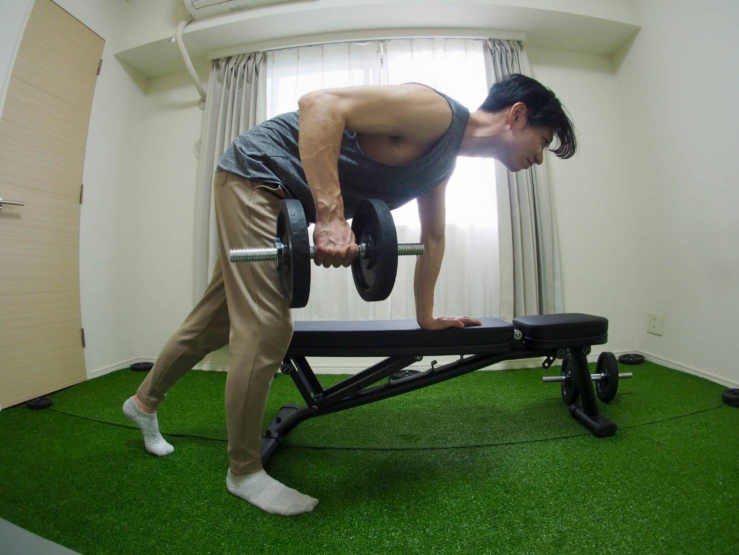 ダンベルローイングのトレーニング